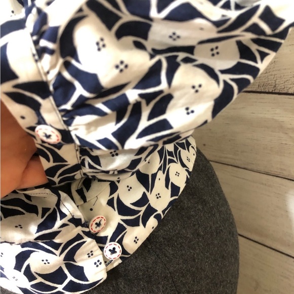 Anthropologie Postage Stamp V-Neck Blue & White Top- Size 6 - Picture 5 of 7